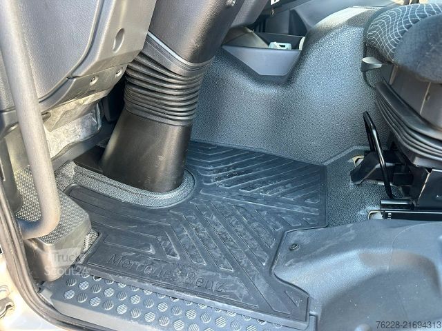 Veewagen MERCEDES-BENZ Pferdetransporter