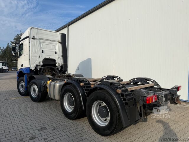 Podvozok nákladného vozidla MERCEDES-BENZ Arocs 5 MB 3248 LK 8x4/4 1Bett Heizung Klima AHK