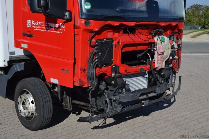 Кутиевиден ван MERCEDES-BENZ Mercedes Benz Atego 816 LBW Unfall-Frontschaden