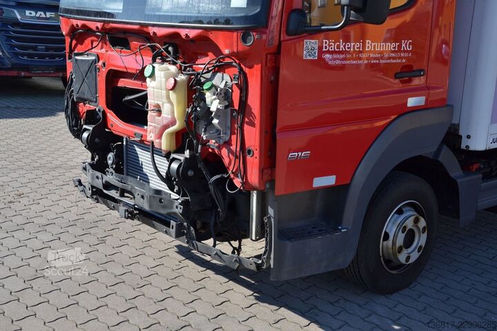 Кутиевиден ван MERCEDES-BENZ Mercedes Benz Atego 816 LBW Unfall-Frontschaden