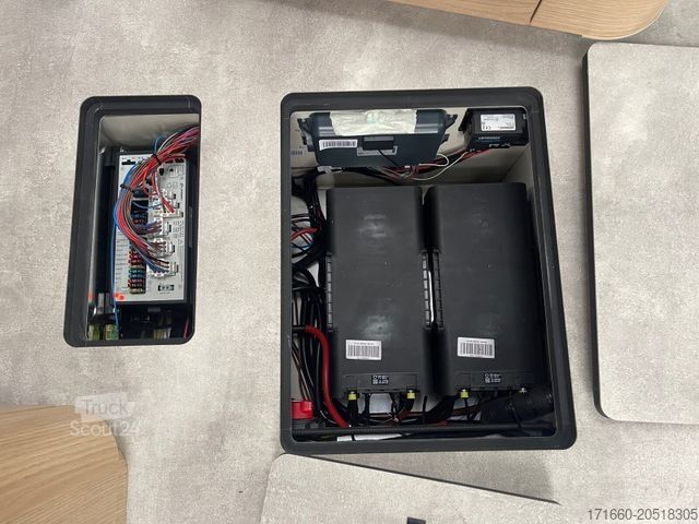 Half-integraal camper HYMER/ERIBA B-Klasse ML T BlackLine 780 *Edition BlackLine*