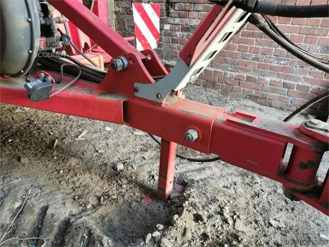 Semeadora combinada Pöttinger Terrasem C4