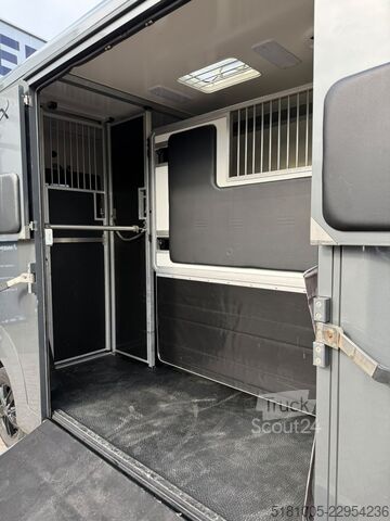  Renault Master Automaat Paardenwagen hengsten uitvoerin...