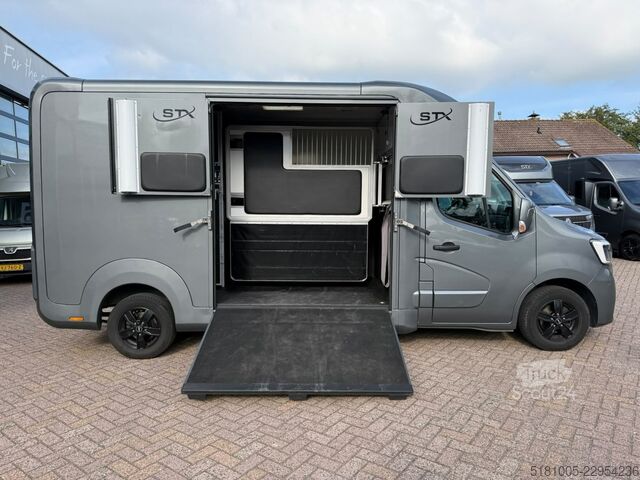 Renault Master Automaat Paardenwagen hengsten uitvoerin...
