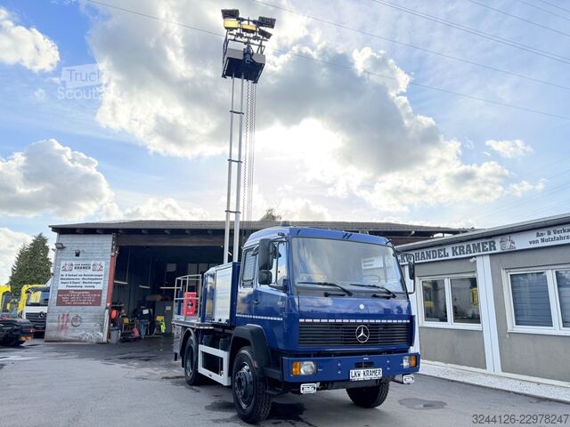 Tovornjaška dvižna delovna ploščad MERCEDES-BENZ 917 AF ALLRAD/4X4/Lichtmastwagen/Schlafkabine/