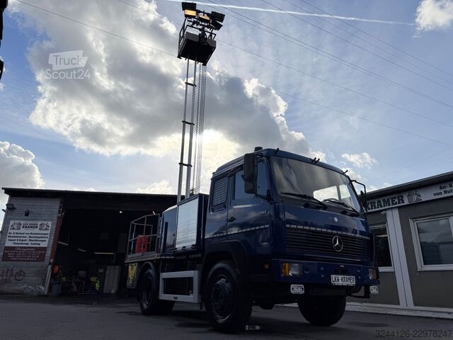 Tovornjaška dvižna delovna ploščad MERCEDES-BENZ 917 AF ALLRAD/4X4/Lichtmastwagen/Schlafkabine/