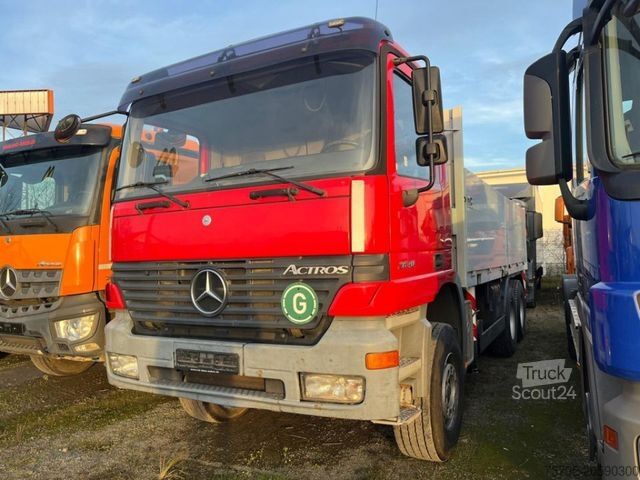 Ciężarówka z płaską platformą MERCEDES-BENZ Actros 2640 6x4 Pritsche Heckkran PK 27.000 Kran