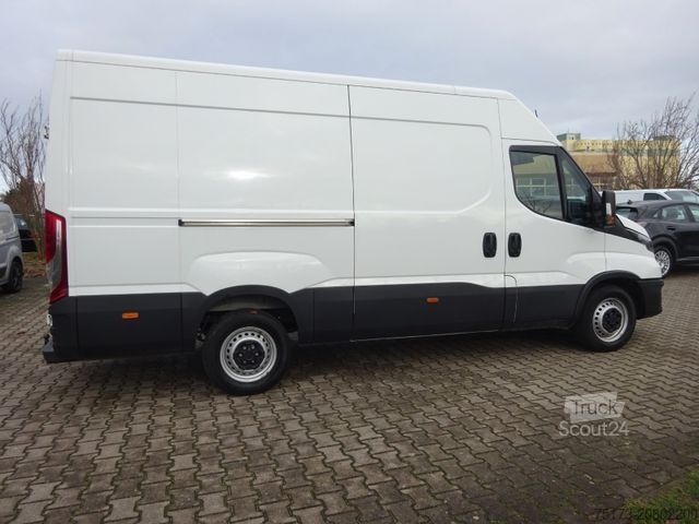 High top van IVECO Daily Kasten 35 S 16A8 V AHK Kamera