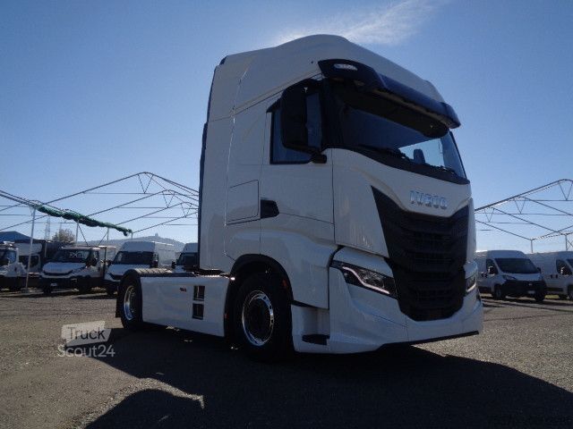 Standard tractor unit IVECO S-WAY AS440S49T/P