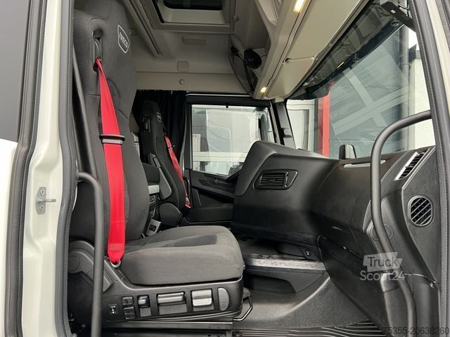 Standardowy ciągnik siodłowy IVECO Stralis AS440S46T LNG ACC Intarder BSIS+Kamera