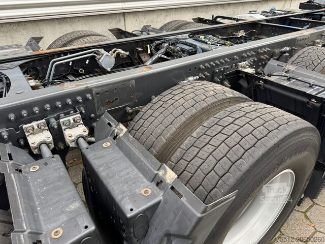 Podvozek s kabinou Volvo FM 410 / 8X4 / I-Shift / ADR / Tridem / TUV: 6-...