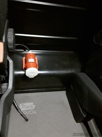 Fourgon isotherme frigorifique MAN TGE/3/180/KÜHLKASTENWAGEN/THERMO KING