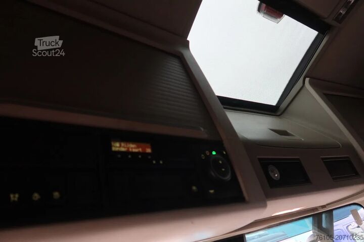 Koffer Volvo FM 340 Geïsoleerd Dak DHollandia 3000 kg