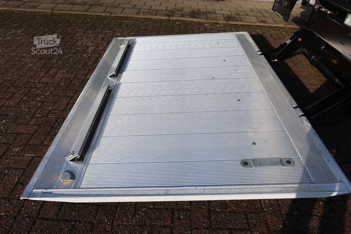 Box body Mitsubishi Canter 7 C 18 Bak + klep 1000KG Euro 6