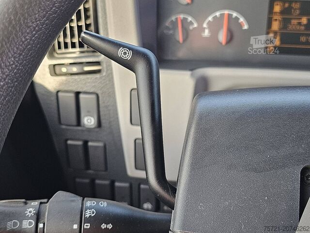 Gesloten bak VOLVO FL 240.12 TAILLIFT SIDE DOOR