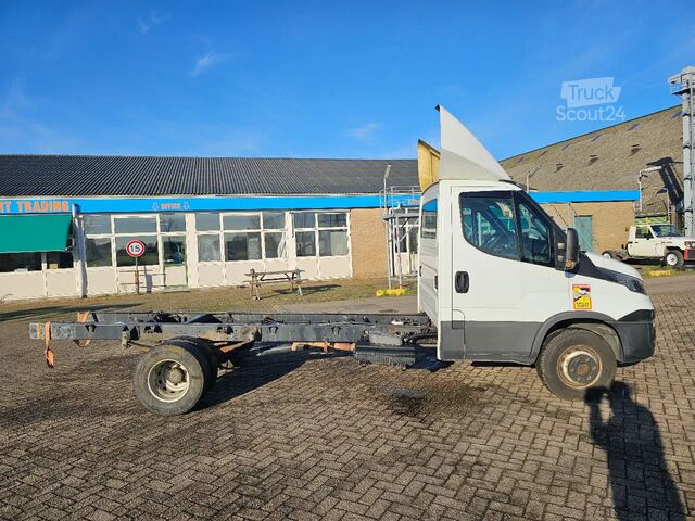 Chasis con cabina Iveco Daily IS70C12BA