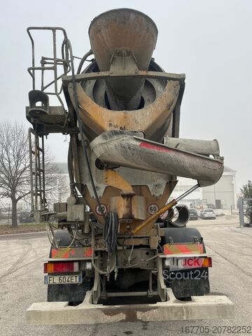 شاحنة خلاطة خرسانة Astra HD9 84.50-80