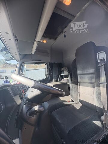 Camion cu platformă și prelată Mercedes-Benz Atego 1530