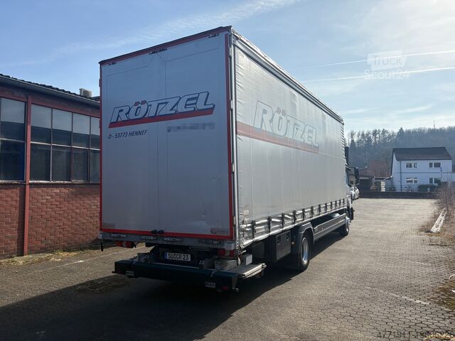 Camion cu platformă și prelată Mercedes-Benz Atego 1530