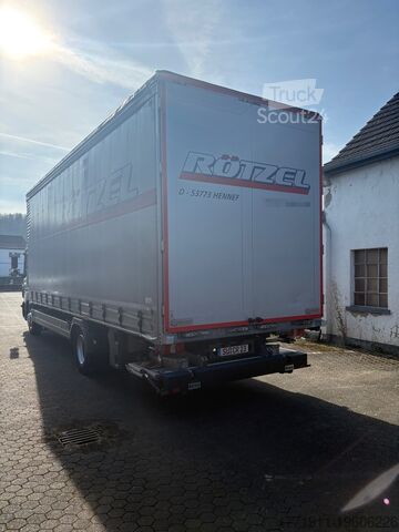 Camion cu platformă și prelată Mercedes-Benz Atego 1530