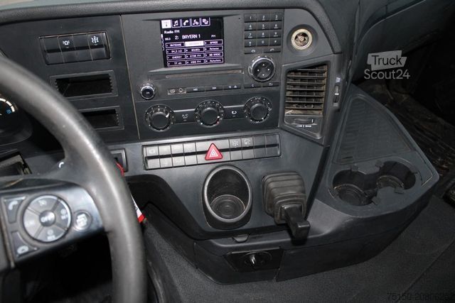 Camion per usi speciali MERCEDES-BENZ 3243 8x4 BB ABSCHIEBER FLIEGL THERMO Nr.: 622