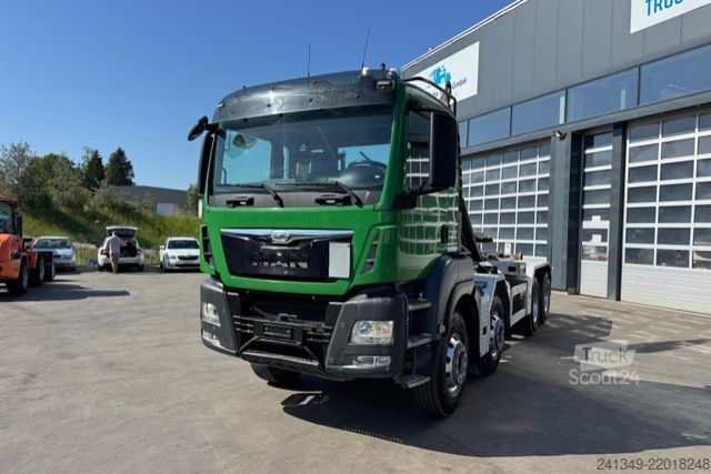 Tovornjak s kavljem za kontejnerje MAN TGS 35.480 8x4 Moser