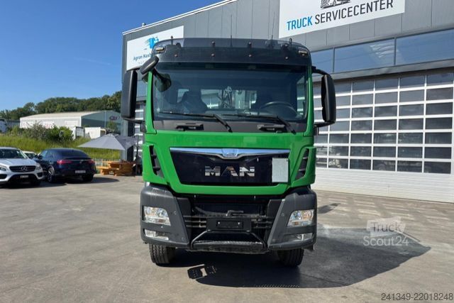Tovornjak s kavljem za kontejnerje MAN TGS 35.480 8x4 Moser