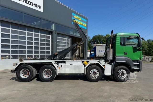 Tovornjak s kavljem za kontejnerje MAN TGS 35.480 8x4 Moser