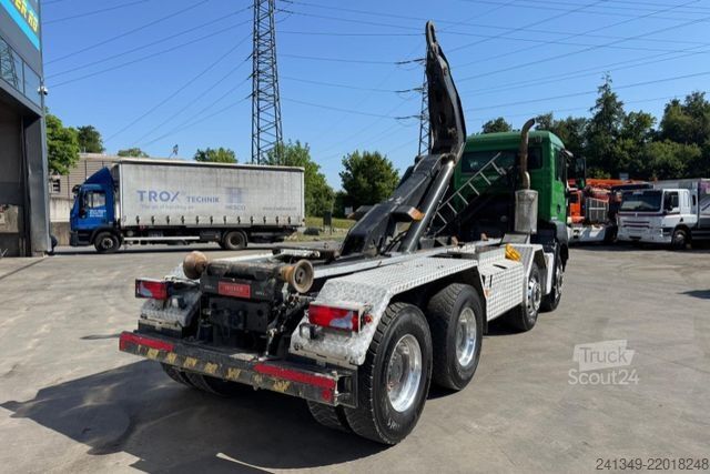 Tovornjak s kavljem za kontejnerje MAN TGS 35.480 8x4 Moser