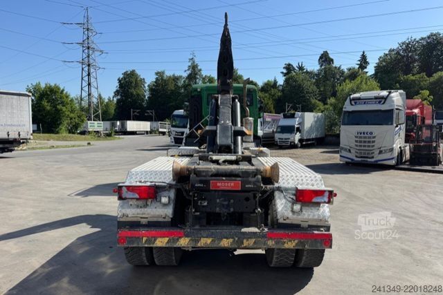 Tovornjak s kavljem za kontejnerje MAN TGS 35.480 8x4 Moser
