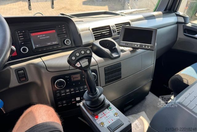 Tovornjak s kavljem za kontejnerje MAN TGS 35.480 8x4 Moser