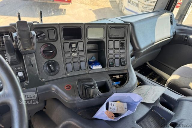Camión para usos especiales SCANIA P380 8x4 Silo 12m3