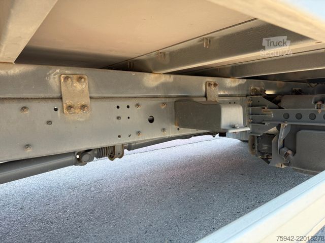 Kamion sa ravnom platformom i ceradom DAF LF 260 LBW BLATT/LUFT KLIMA