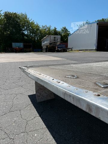 Kamion sa ravnom platformom i ceradom DAF LF 260 LBW BLATT/LUFT KLIMA
