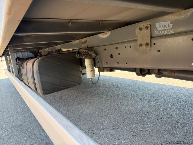 Kamion sa ravnom platformom i ceradom DAF LF 260 LBW BLATT/LUFT KLIMA