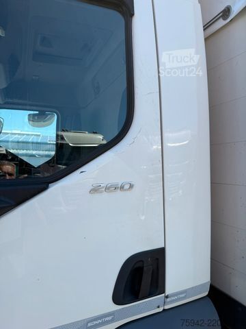 Kamion sa ravnom platformom i ceradom DAF LF 260 LBW BLATT/LUFT KLIMA