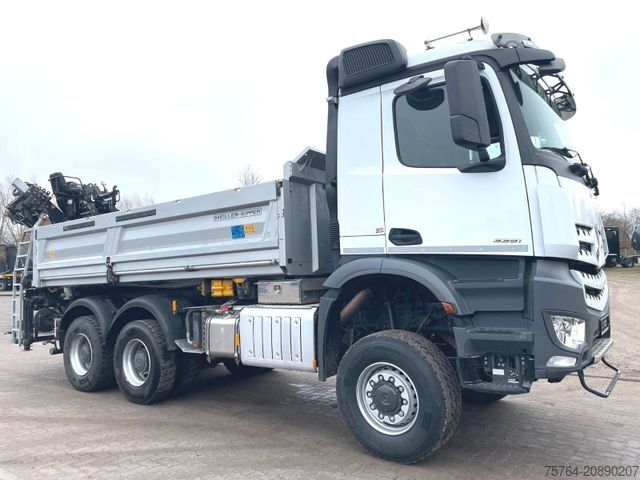 Three-sided tipper truck MERCEDES-BENZ 3351 Arocs/ABNEHMBARER Kran/Kipper/Bordmatik/6x6