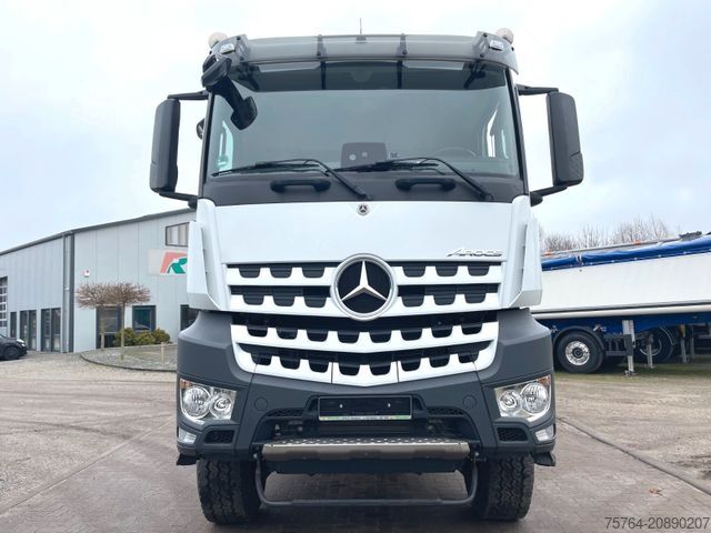 Three-sided tipper truck MERCEDES-BENZ 3351 Arocs/ABNEHMBARER Kran/Kipper/Bordmatik/6x6