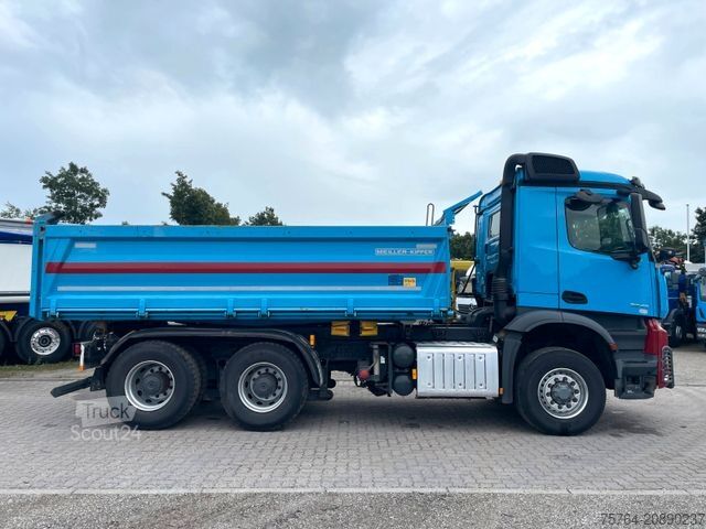 Three-sided tipper truck MERCEDES-BENZ 2643 /6x6H ALLRAD/Meiller/Bordmatik/Schneeplatte