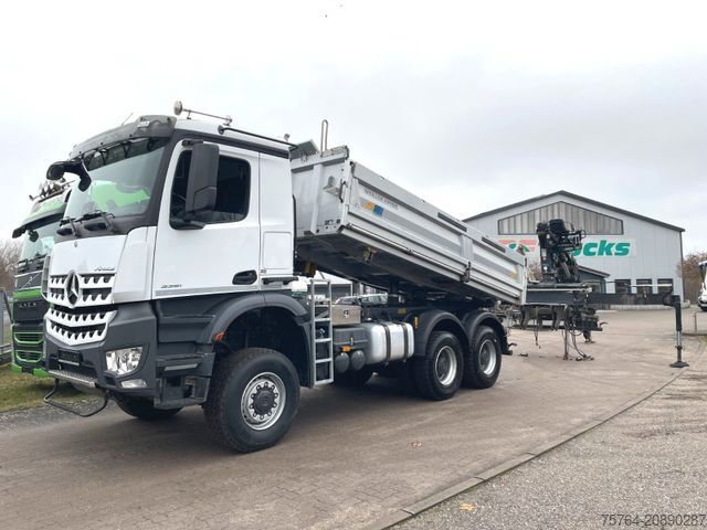 Tipper truck MERCEDES-BENZ 3351 Arocs/ABNEHMBARER Kran/Kipper/Bordmatik/6x6