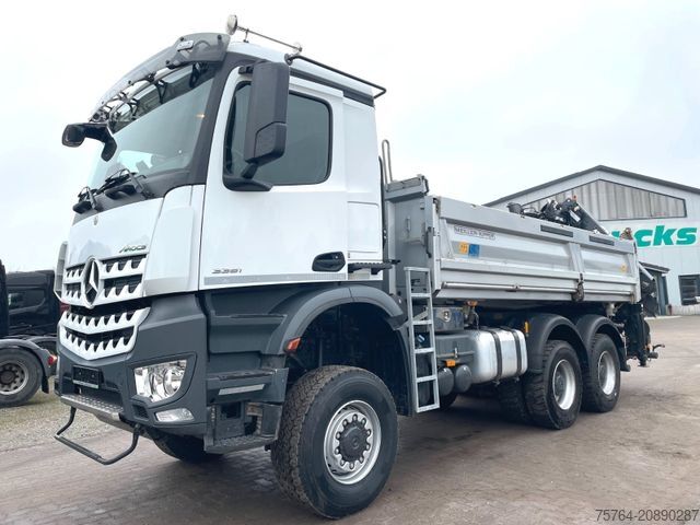 Tipper truck MERCEDES-BENZ 3351 Arocs/ABNEHMBARER Kran/Kipper/Bordmatik/6x6