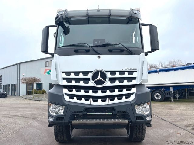 Tipper truck MERCEDES-BENZ 3351 Arocs/ABNEHMBARER Kran/Kipper/Bordmatik/6x6