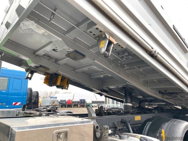 Tipper truck MERCEDES-BENZ 3351 Arocs/ABNEHMBARER Kran/Kipper/Bordmatik/6x6