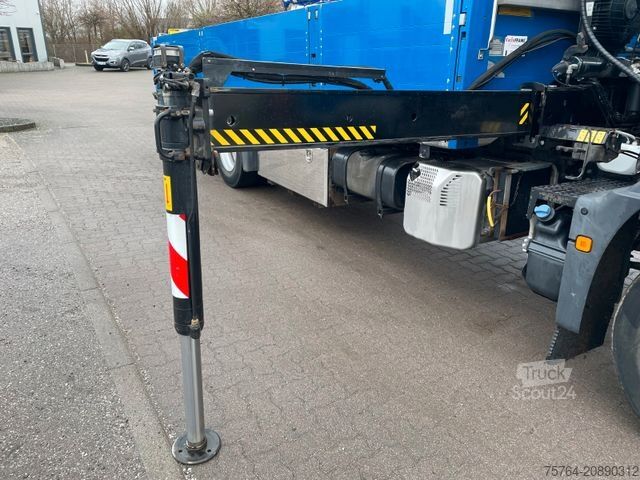 Camion plateau MAN TGM 15.250/HIAB Kran/Funk/ 6,7m Pritsche/94tkm