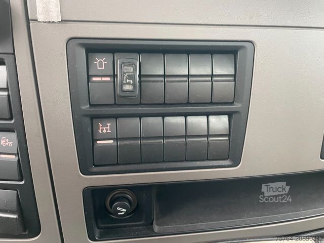 Camion plateau MAN TGM 15.250/HIAB Kran/Funk/ 6,7m Pritsche/94tkm