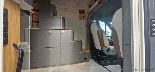Polointegrovaný obytný vůz HYMER/ERIBA Venture S AUTOMATIK, AHK, SCHLAFDACH