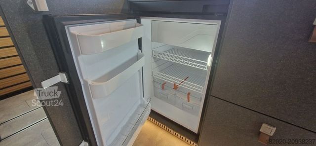 Polointegrovaný obytný vůz HYMER/ERIBA Venture S AUTOMATIK, AHK, SCHLAFDACH