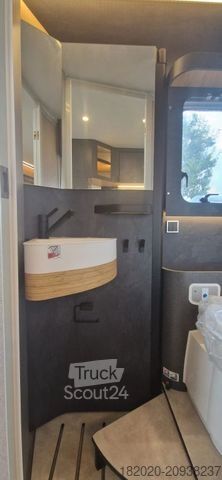 Polointegrovaný obytný vůz HYMER/ERIBA Venture S AUTOMATIK, AHK, SCHLAFDACH