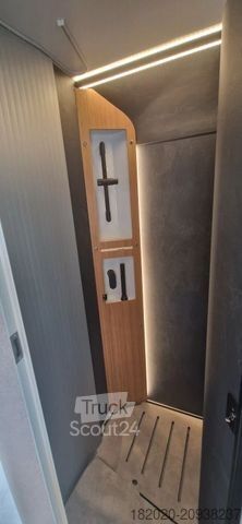 Polointegrovaný obytný vůz HYMER/ERIBA Venture S AUTOMATIK, AHK, SCHLAFDACH