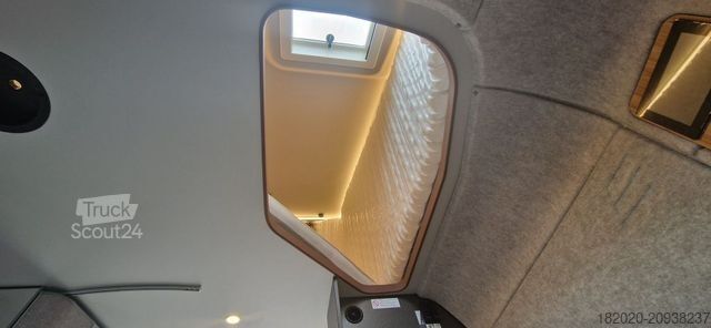 Polointegrovaný obytný vůz HYMER/ERIBA Venture S AUTOMATIK, AHK, SCHLAFDACH